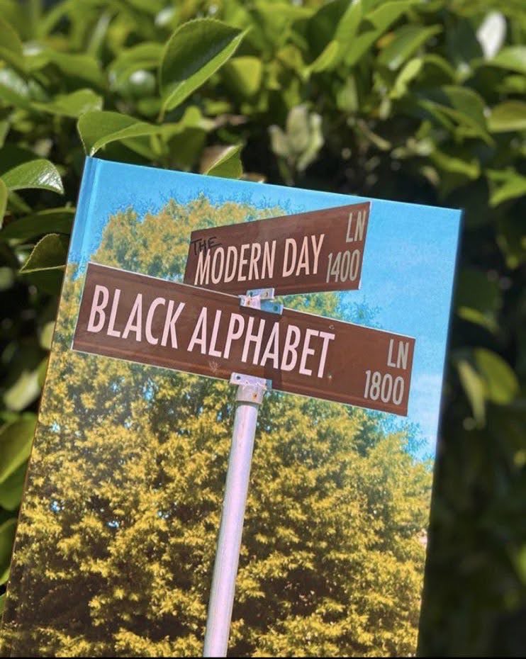honestari's tweet photo. Today is #NationalArtistDay and the only thing I ask if y’all can pls retweet my book and support your local black artist/author on her journey to 10k book sales 🥺👉🏽👈🏽 https://t.co/yxoklX9IMG