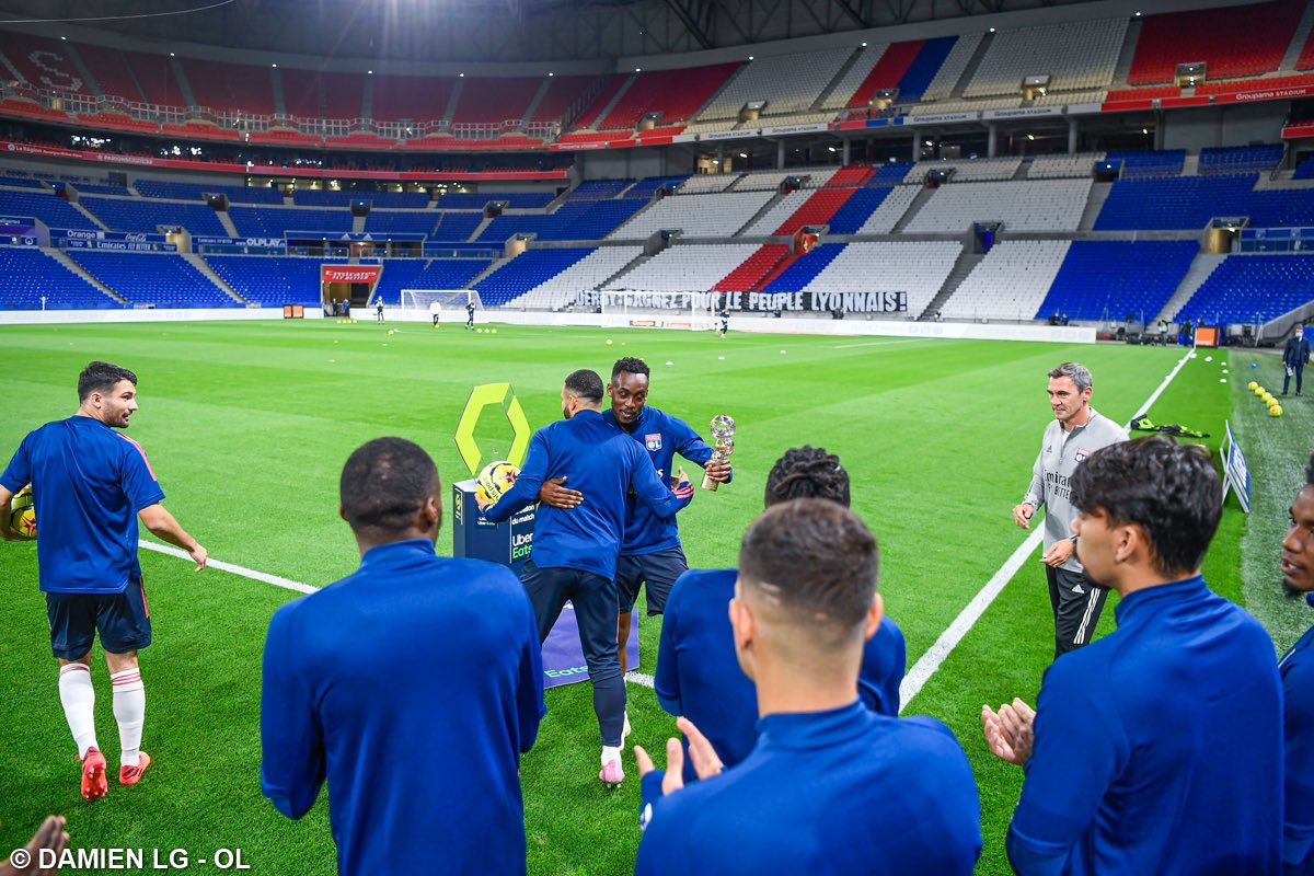 GoalAverageOff's tweet photo. Tino Kadewere a reçu son trophée de meilleur buteur de #DominosLigue2 lors de la saison 2019-2020. #OLASM dans 15 minutes. https://t.co/9JWNztEGkN