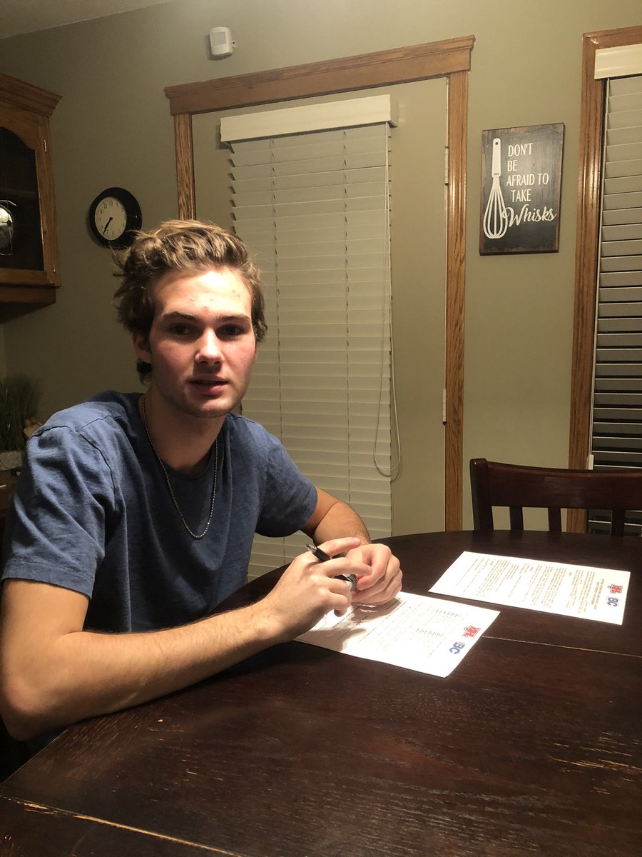 ColynSelf's tweet photo. Thanks to coaches, mentors and trainers for helping @self_trystan get to Junior hockey. Lucky to be playing after recovering from a broken collarbone. Congrats! https://t.co/3VHkI6F83W