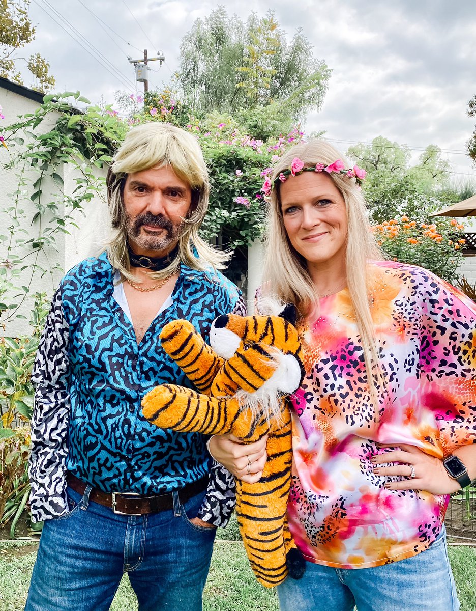 JessandNoodles's tweet photo. Whatโs up all you cool cats and kittens?
Joe-l Exotic and Carole Baskin making socially distant amends for #halloween2020!
.
.
.
.
#jltrickortreat #ididntkillmyhusband #hewasatwork #allwedoiswork #videotofollow #JLLA @JacksonLewisPC https://t.co/ObOQl1v8B0