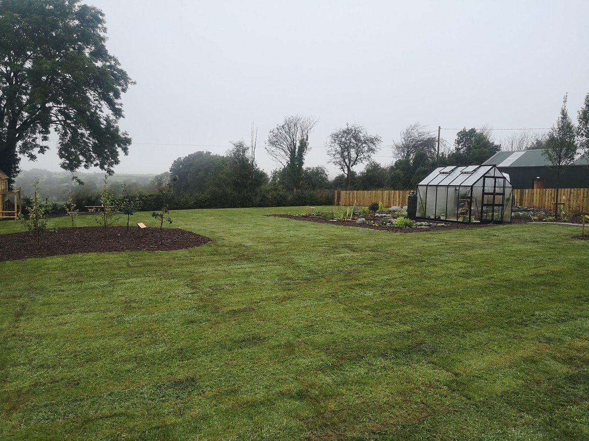 MartynLawns's tweet image. Couple of pictures from #DIYSOSIRL Martyn Lawns where delighted to be involved and thanks to all the suppliers and people who made this amazing transformation happen