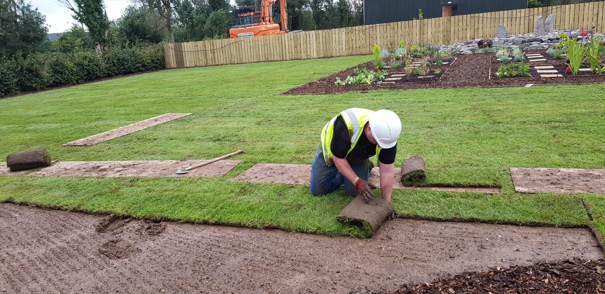 MartynLawns's tweet image. Couple of pictures from #DIYSOSIRL Martyn Lawns where delighted to be involved and thanks to all the suppliers and people who made this amazing transformation happen