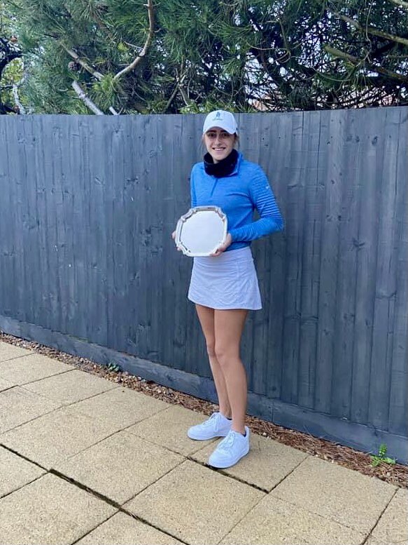 Huge congrats to SportUSA client <a href="/EllsDarnell/">Ellie Darnell</a> (<a href="/WGCcourse/">Wellingborough GC</a> ) being victorious in the NGL Ladies Champion of Champions 2020 today <a href="/OverstonePark/">Overstone Park</a> posting +3 round of 76, a great end to the season before heading back stateside in January to start competing for her new D1 uni 🇬🇧🇺🇸