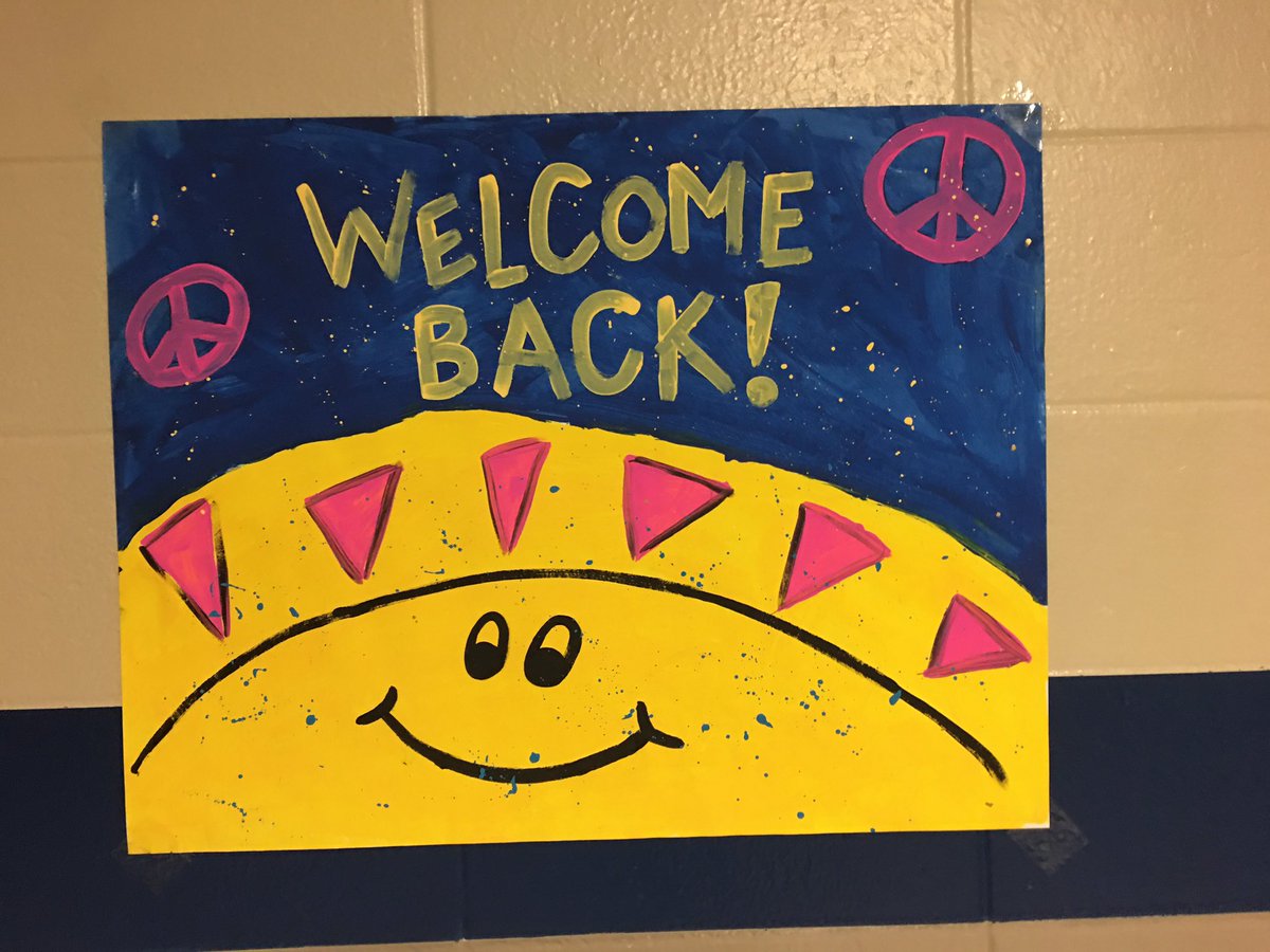 jenbrethour's tweet photo. What does our fabulous @TrailridgeMSPTA do the day before we start our hybrid learning @Wildcats512 ?? Decorate the school with positive messages! Thank you for supporting our staff and students! #TogetherWeCan https://t.co/2Gj2vQoVpq