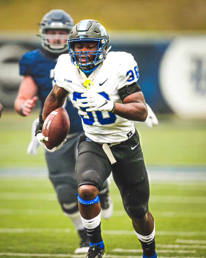 𝐁𝐥𝐮𝐞 𝐑𝐚𝐢𝐝𝐞𝐫 𝐒𝐩𝐨𝐭𝐥𝐢𝐠𝐡𝐭 𝐯𝐬. 𝐑𝐢𝐜𝐞: 𝐉𝐨𝐡𝐧𝐚𝐭𝐡𝐚𝐧 𝐁𝐮𝐭𝐥𝐞𝐫

10 Tackles
1 Fumble Recovery
1 Touchdown

#BlueRaiders | #EATT | #MT