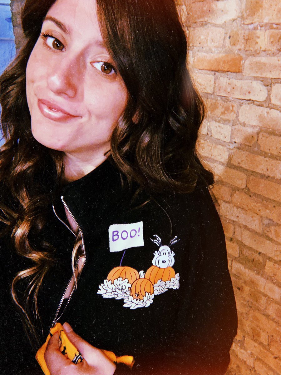 srkdall's tweet photo. Ready for a spooky night at the drive-in courtesy of @musicboxtheatre. Had to dress in my Great Pumpkin best. 🎃🦇 https://t.co/bUKZ3eZ6uC
