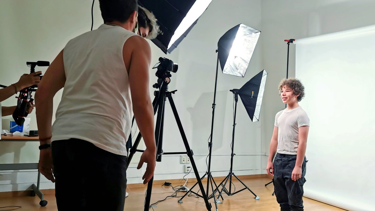 “¿Por qué muere la fantasía?. Porque los humanos están perdiendo sus esperanzas y olvidando sus sueños…”
📚 #LaHistoriaSinFin

📷  <a href="/SerchBarberi/">Serch Barberi</a> <a href="/jdanfigueroa/">José Daniel Figueroa</a> <a href="/betovargasmx/">El Beto Vargas</a> @ahf_mx 

#Productora #casaluzinc ⚡ #ahfmexico