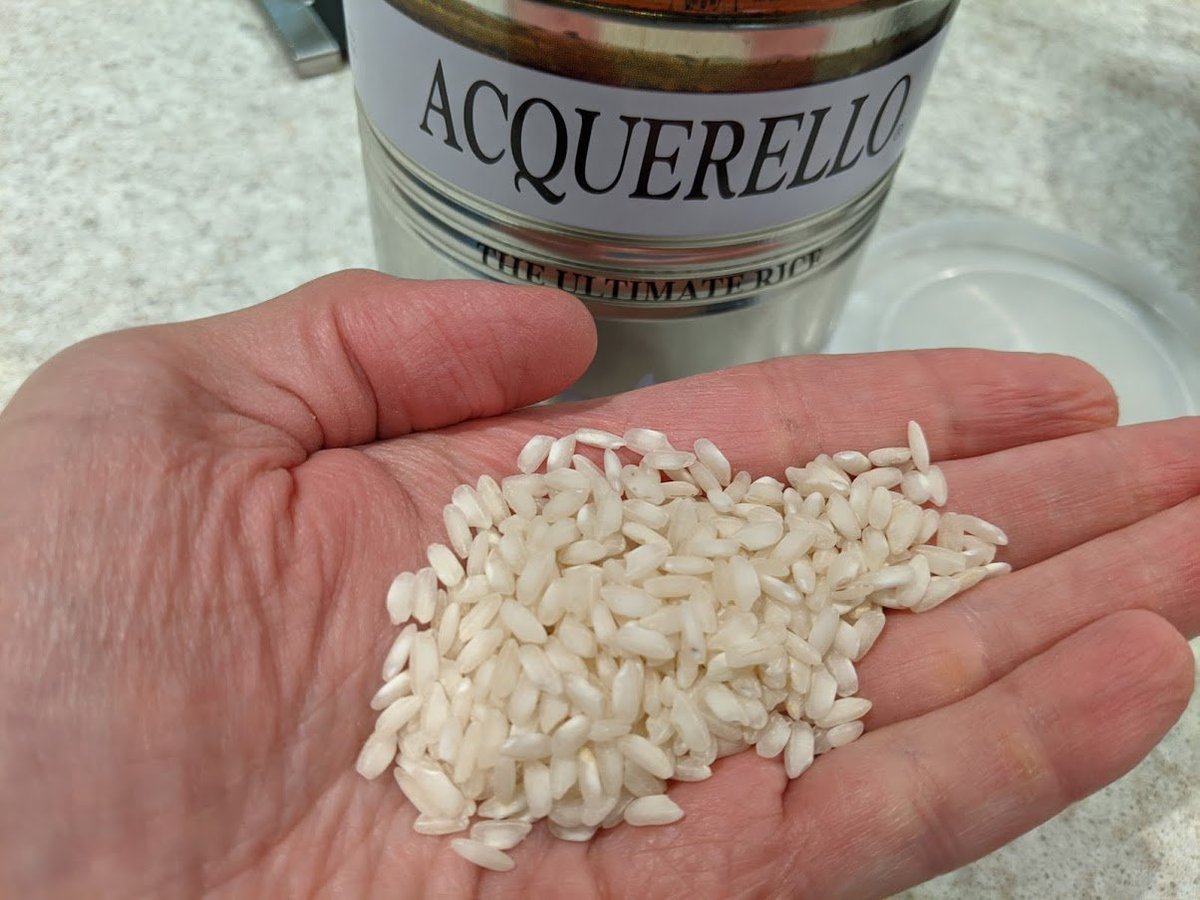 Let& #39;s talk about rice. In ascending order of generally-agreed-upon quality, you& #39;ve got 3) Arborio 2) Vialone Nano 1) Carnaroli, but...You can age carnaroli, and quality control it. That& #39;s how they make  @RisoAcquerello, the finest, commercially available risotto rice.