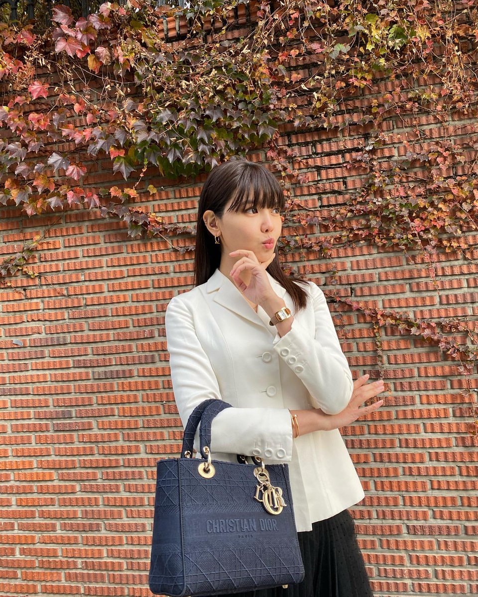 [INSTAGRAM CAROUSEL] sooyoungchoi: 해치지않아요 #서단아 #상무님 #런온 instagram.com/p/CGybVO2D4-b/ (3P)