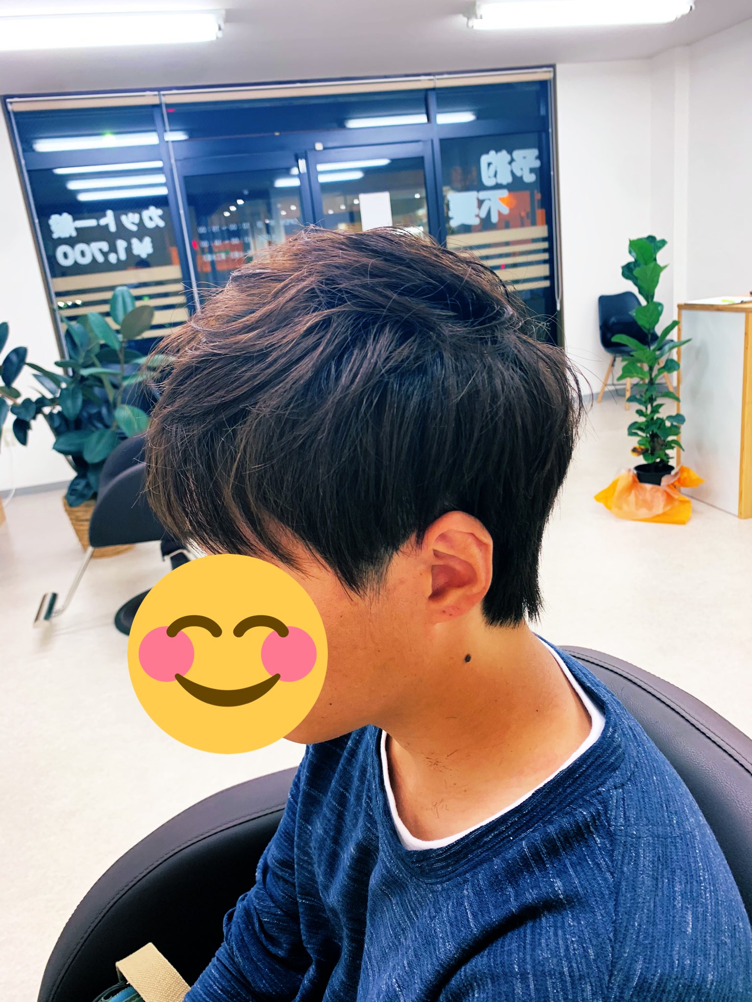 デザインカット専門店 Cut Up トップにボリューム を強調したスタイルです スソはできる限りタイトに仕上げ 上は動きが出るよう間引いて毛束感も簡単に出るようになってます サイドがすぐに広がりトップが潰れやすいような方にオススメです 燕市 ツー