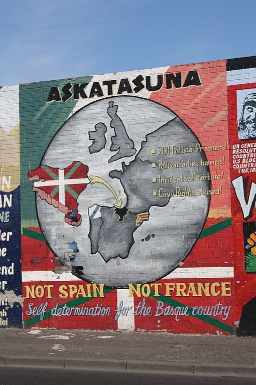 For decades Irish Republicans have been expressing solidarity with the struggle of the Basque people for national liberationThis year Irish republican prisoners in Port Laoise and Maghaberry held a 72 hour solidarity fast in solidarity with hungerstriking Basque POWs.
