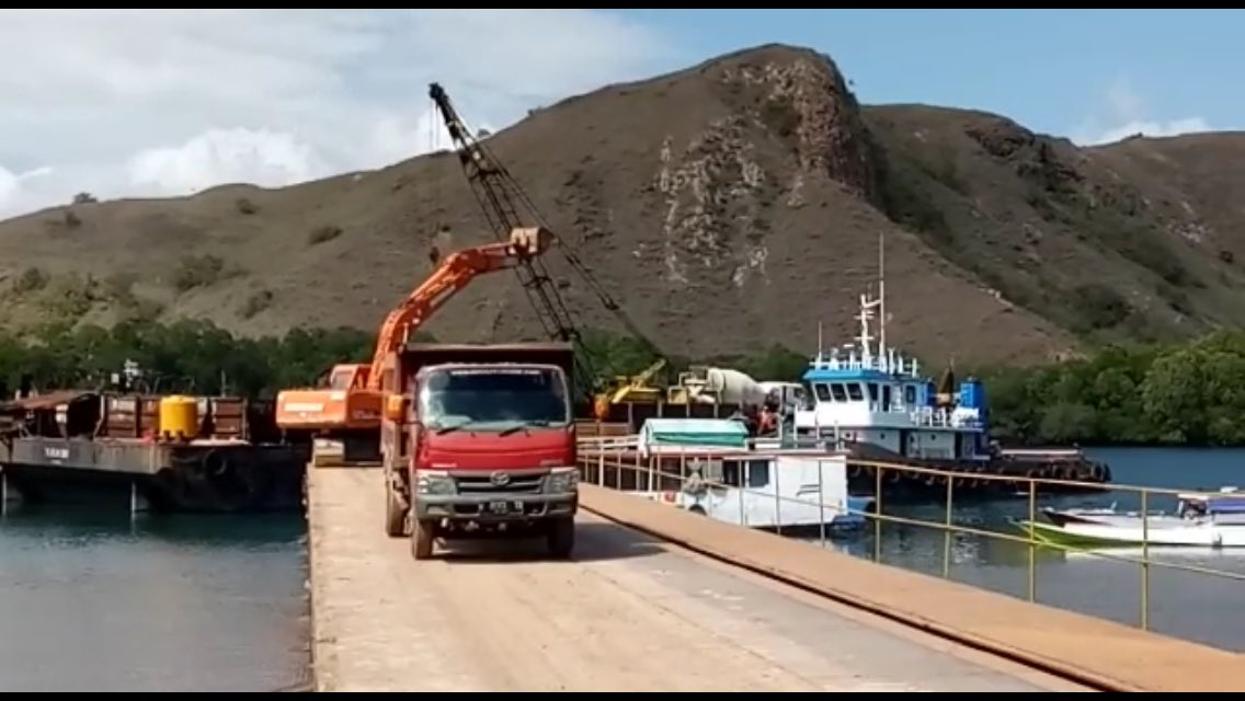 Anda mgkn tidak akan mendapat update foto lagi. Kawan2 Baik Komodo di lapangan takut kena kriminalisasi krn sdh ada surat penutupan dan larangan.

Apa yg terjadi di TN Komodo, semakin sulit diketahui publik.

Negeri ini tidak sedang baik2 saja. Begitu jg Komodo. #SaveKomodoNow