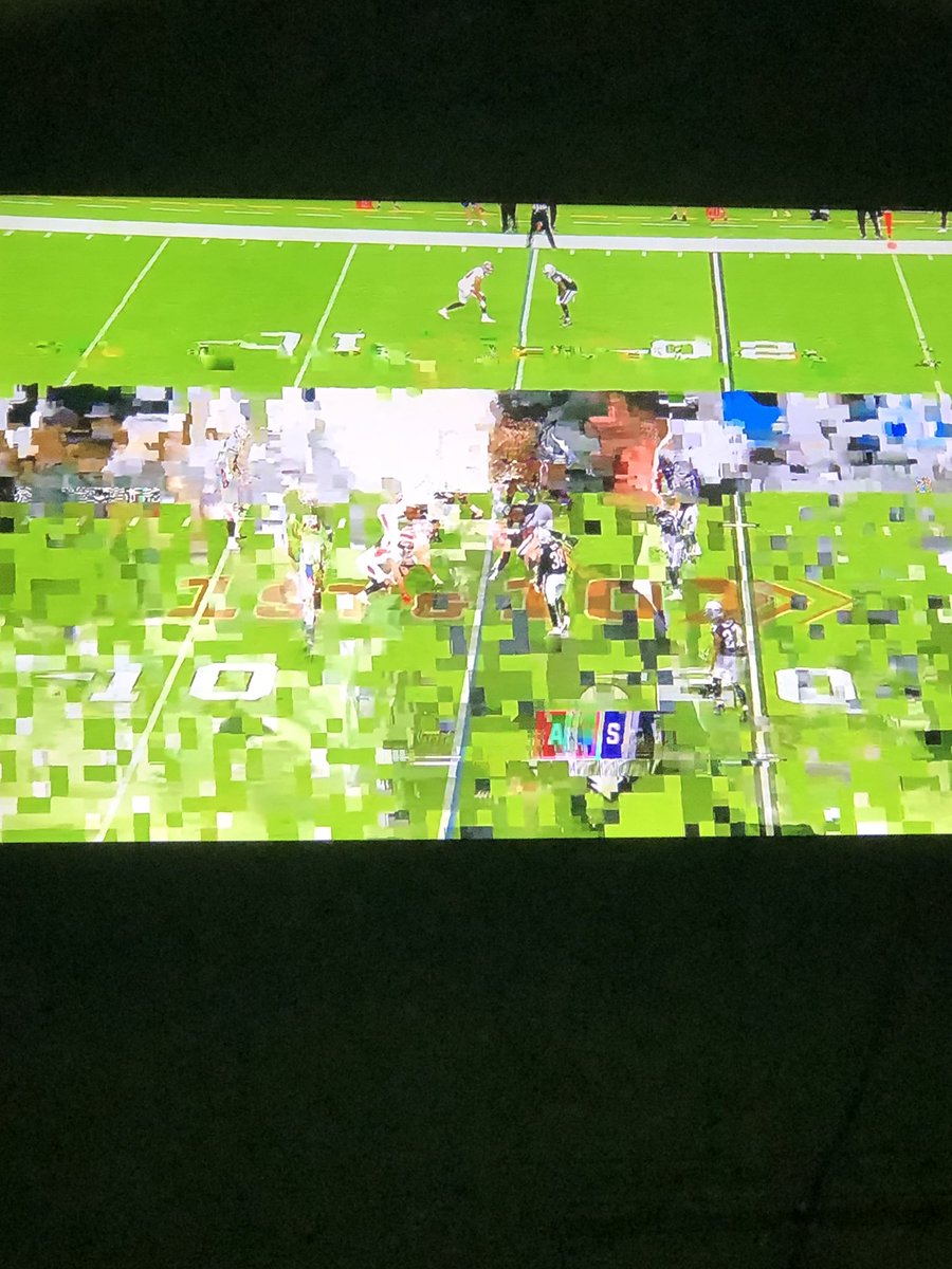 mackwalker35's tweet image. Seriously @comcastcares? Why am I paying you for this quality of service? Every damn day for a week I’ve had to deal with this. And before you say it, yes I’ve checked all my connections. The problem is your shitty service! #comcrap #fixyourshit