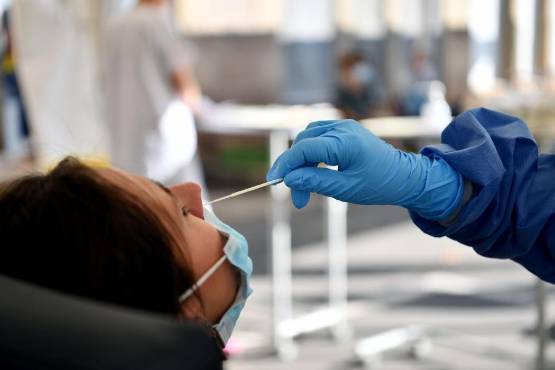 #COVID19 Nouveau record de contaminations avec 52.010 nouveaux cas en 24 heures en France
➡https://t.co/KvnPG7rScv https://t.co/Ya3UimHHj9
