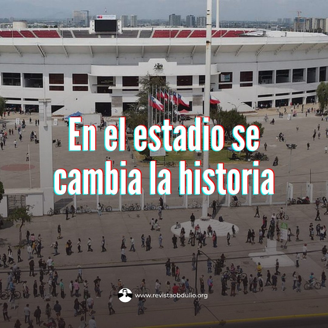 RevistaObdulio's tweet photo. Vio a Chile en su mejor participación en un mundial antes de convertirse en la mayor prisión política de la dictadura de Pinochet. Hoy, el pueblo podrá, en ese mismo lugar, votar para eliminar la Constitución del dictador y comenzar a escribir un nuevo Chile #PlebiscitoChile https://t.co/e4ufVeoKvV