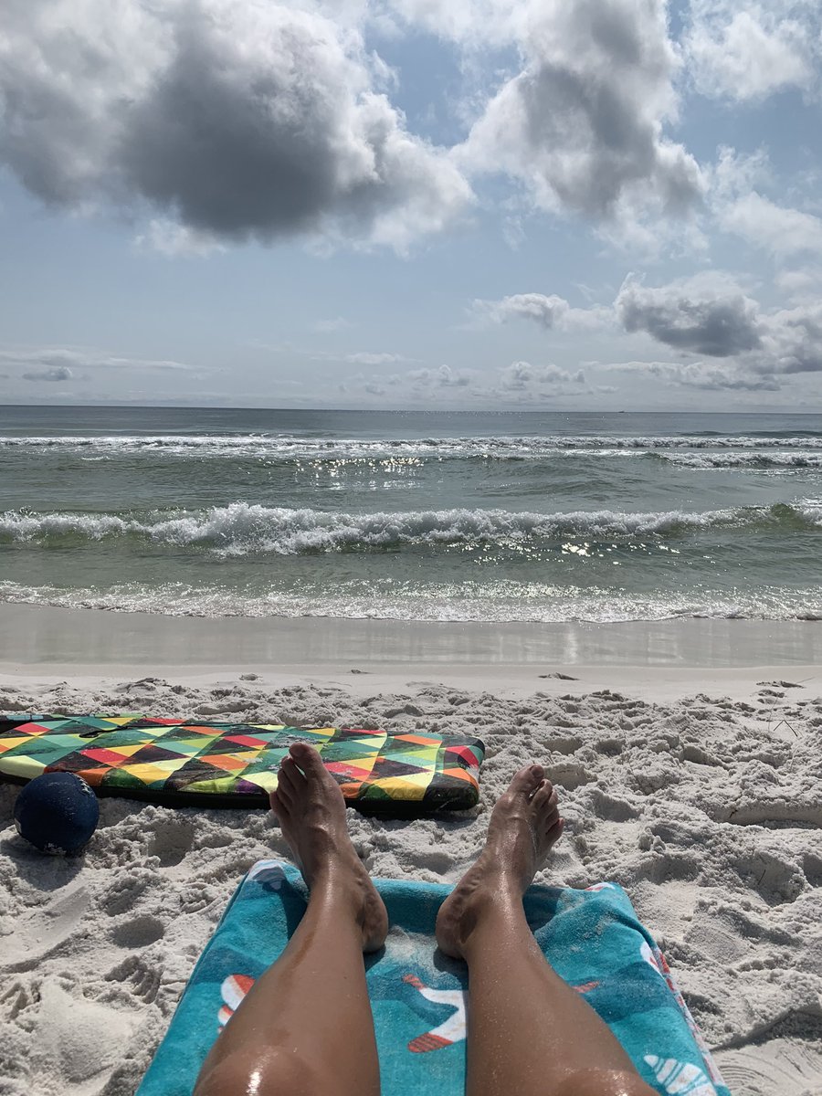 hoodboysmom's tweet photo. I can feel the stress melt away....ok let’s be honest it’s probably the adult beverages! #fallbreak2020 https://t.co/iGxwaqLZrJ
