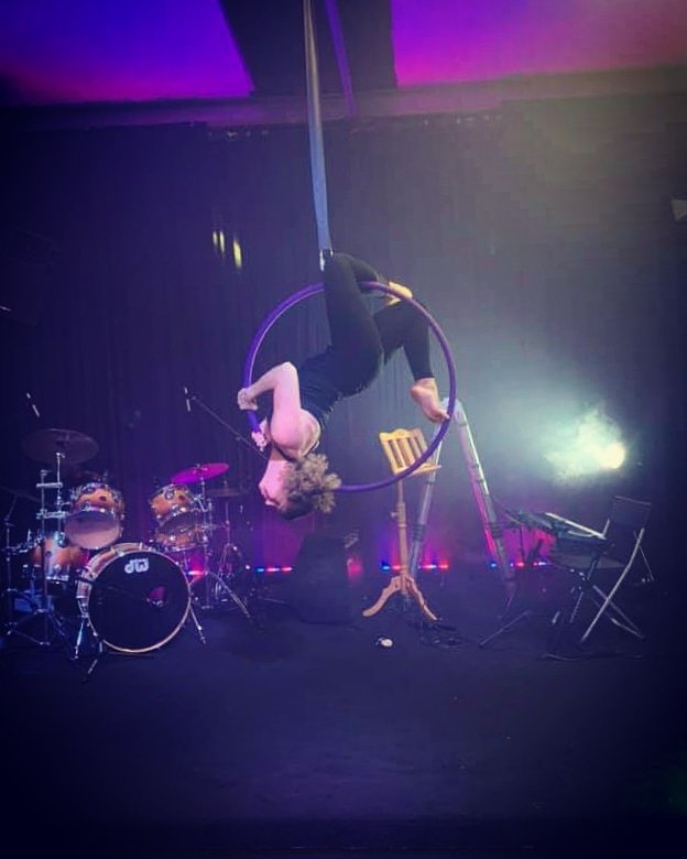 StreetStarLive's tweet photo. Ariel hoop going strong... join us.... it’s fun

#aerialhoop #aerialhooptricks #aerialdancers  #aerialyoga #studiosession #studiolife #studiohire #studiovibes https://t.co/eb3z8FYYZV