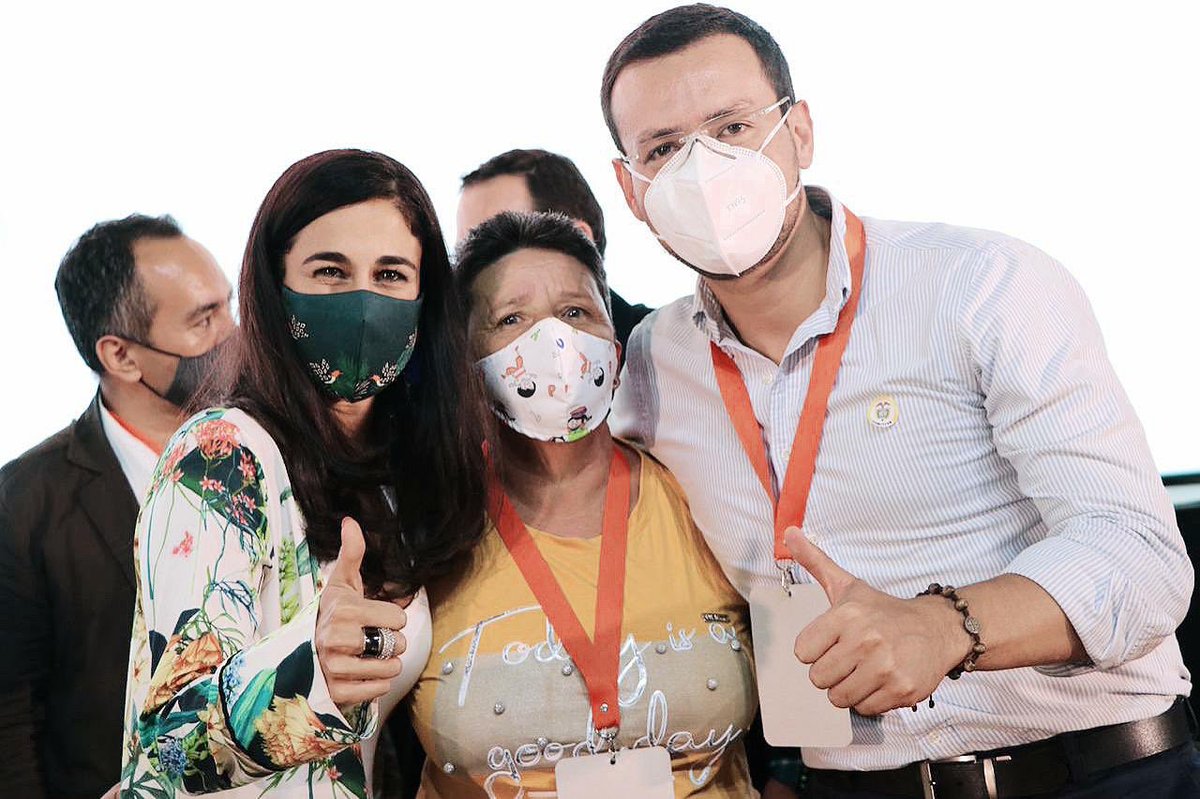 ampalau's tweet photo. #Lecumplimosacaldas Definimos con los caldenses y Gob Nac más de 30 acciones para la reactivación de la región, con una inversion superior a 1 BILLON de pesos, reafirmando nuestro #CompromisoporColombia. Seguimos
construyendo pais. Muchas gracias por acogernos #CaldasSeReactiva https://t.co/zv4MZX2DNN