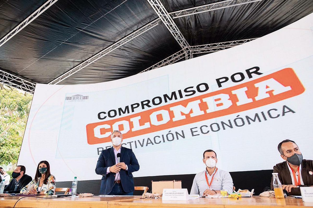 ampalau's tweet photo. #Lecumplimosacaldas Definimos con los caldenses y Gob Nac más de 30 acciones para la reactivación de la región, con una inversion superior a 1 BILLON de pesos, reafirmando nuestro #CompromisoporColombia. Seguimos
construyendo pais. Muchas gracias por acogernos #CaldasSeReactiva https://t.co/zv4MZX2DNN