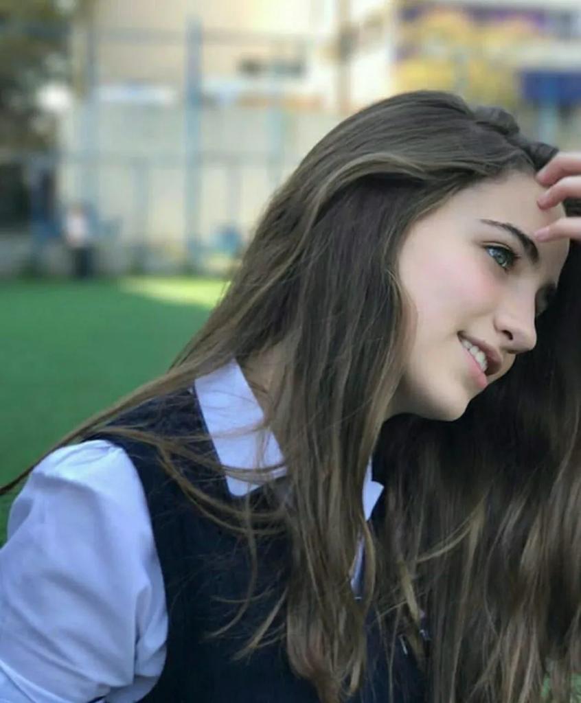 hotttxx33x's tweet photo. ساسرق كحل عيناكِ قبل اوانها
أنا سارق الكحل هل تسمعين
فعيناكِ من اوقدت النار في أضلعي
وكانت مؤاني الهوى 
وكانت مراسي الحنين
وكانت تذيب الهوى في دمي
وتكتب للناس في كل حين
لها سحر يخطف الروح
ويكتب للقلب سطر اليقين
واني #أترقب_ماتحمله_لي_الحياة
فهل تسمعي لوعتي ترتعش يا غرامي المبين https://t.co/yC9mw1TM9b