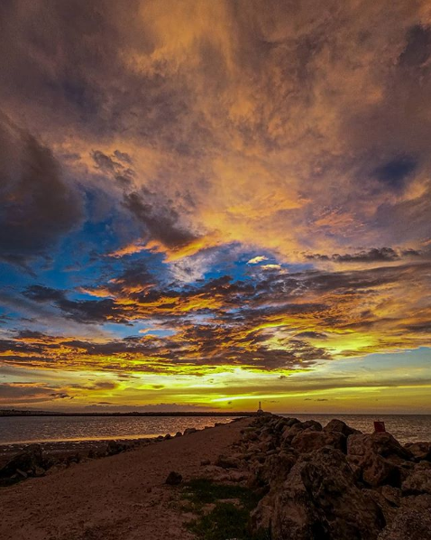 VisitMeridaMx's tweet photo. A pocos kilómetros de distancia de Mérida, encuentras playas y atardeceres mágicos como en Chuburná, un puerto pesquero y de mucha belleza natural.
#VisitMeridaMx #WeLoveMerida
IG: gogonzafilms https://t.co/gsKgpqc8Td