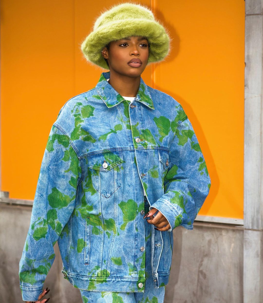 købe kemikalier drag Snobette on X: "Didi Stone takes a stroll in BalenCiaga denim and Emma  Brewin fur bucket hat; shot by Ig @/frenchmirror https://t.co/FTaGiPg9IS" /  X