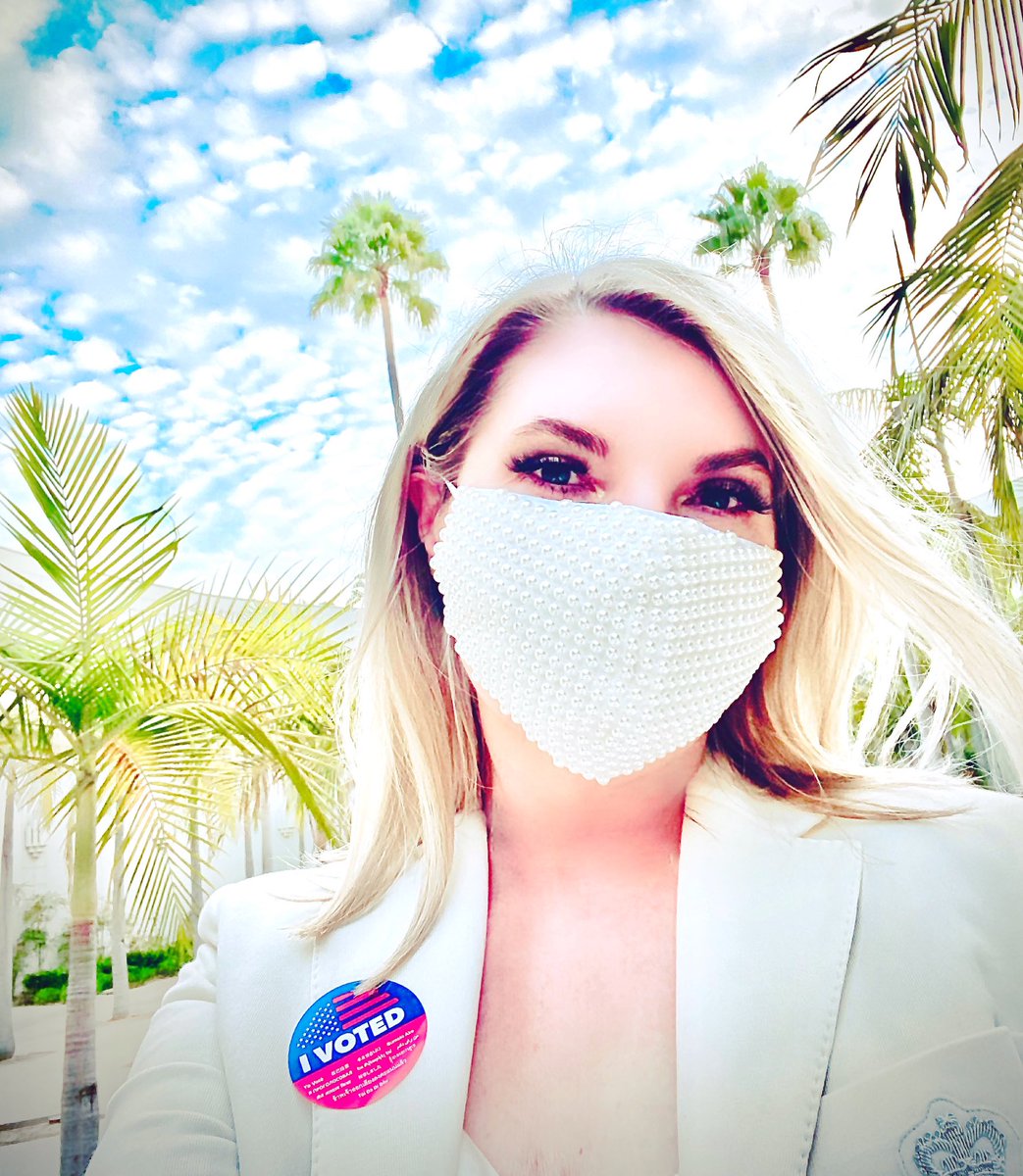 Gorgeous day to vote in Southern California at #beverlyhillscityhall #vote2020