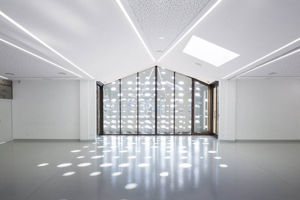 Artificial and natural light combine forces to enhance the #architectural elements inside this #building. https://t.co/ShCAgQdkwk https://t.co/lgcXzvgNtQ