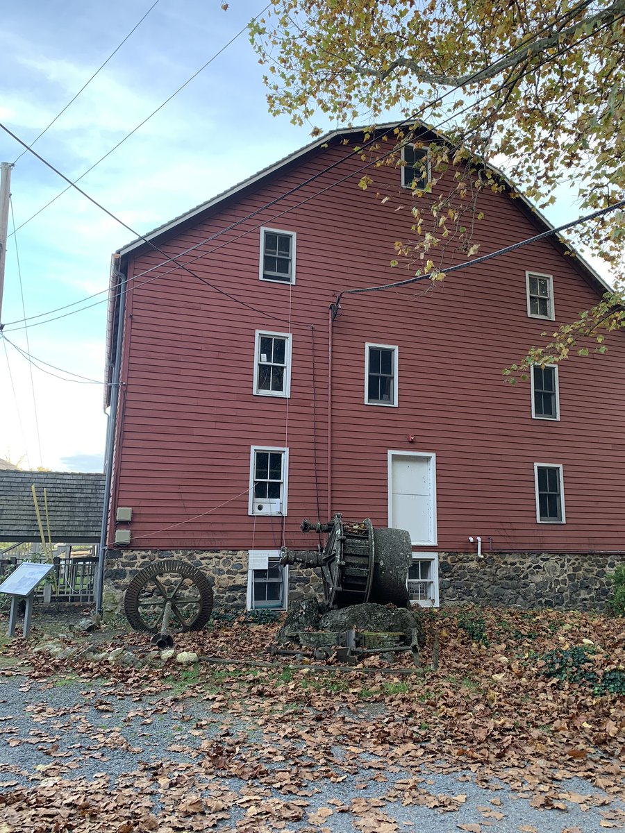 daryl_marston's tweet photo. What an amazing event last night at The RedMill in Clinton NJ. Everyone was completely awesome and so generous. Big shout out to The UnexplainedCases team and all the incredible actors at RedMill. #Ghosthunters #Paranormalwarehouse #Unexplainedcases @TafGato https://t.co/MMA9EMkqWk