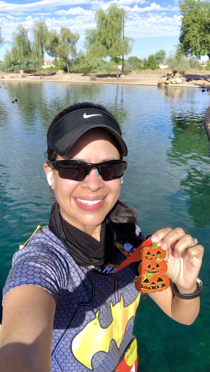 Marce_AZ's tweet photo. 13.1 x 68 ✅ I decided that running races is more fun when wearing a costume 🎃👻😂 Do you agree? 🤔 Happy Sunday! #RunHappy #Run #WickedRunAZ #RunAZ #HalfMarathon #Batgirl #SundayRunDay #Halloween #StartlineRacing #NAFlagvisor https://t.co/LY6hHgpqFf