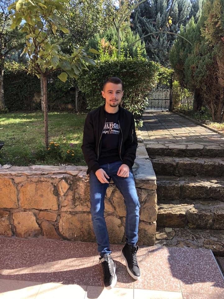 MonAvdyli tweet media