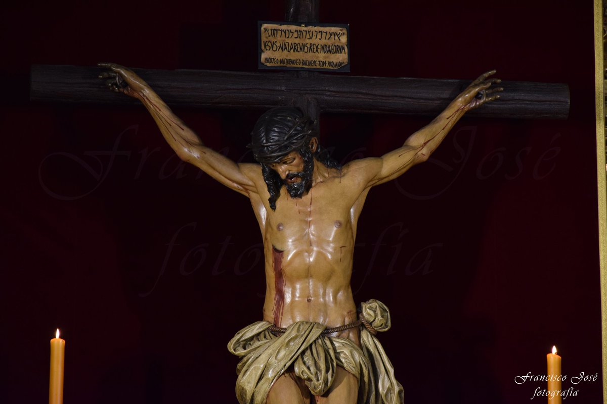 Sevilla quien siente
en sus pulsos el hierro de tres clavos, quien tiene sed, quien se
siente abandonada, quien bebe el último vinagre y quien recibe la
lanzada en San Martín.
CH
@LanzadaSevilla @GJovenLanzada #lanzada #Sevilla #Semanasanta #TDSCofrade #cofradias #Sevilla https://t.co/KYOMyvBRi4