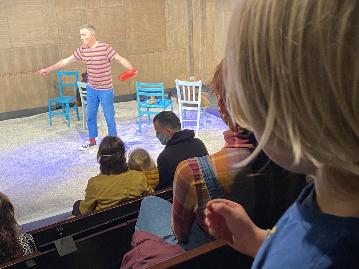 kathrynjeffs's tweet photo. Almost a year since we’ve seen live theatre. Happy tears seeing the children scattered around in the isolated seats reacting w utter joy. We need the arts. Children need the arts. Thank you &amp; happy birthday @craigedwards54 What a brilliant show! @WardrobeTheatre #twofoursixeight https://t.co/NfsYEWer9K