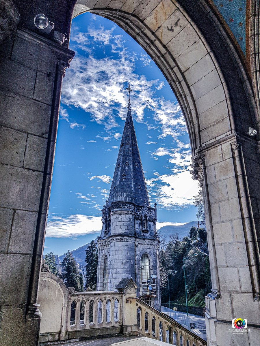 "En quittant le sanctuaire." 🗼🏙
📸 #MSphotography #S8pluscam #travelgram #travelphotography #landscape #perspective #heights #monument #basilique #building #sanctuaire #NotreDamedeLourdes #history #culture #architecture #spirituality #town #tourism #February19 #Lourdes #France https://t.co/QgVIDtjpue