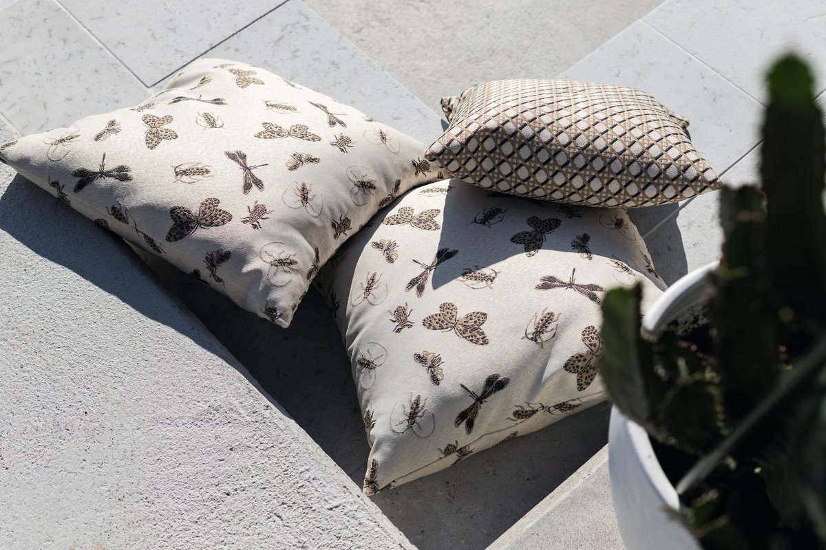 Fabrics that FLY. Our indoor/outdoor fabric collection keeps your outdoor space functional year-round.

Explore indoor/outdoor fabrics from JAB Anstoetz: JAB.de
#JABAnstoetz