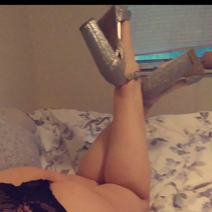 KernsQuinn's tweet photo. Who loves feet? #Feet #feetcum. #feetpics #wholovesfeet #feetinheals #toeswannabesucked #sexy #babyneedstobespoilt https://t.co/v9P47xs4ue