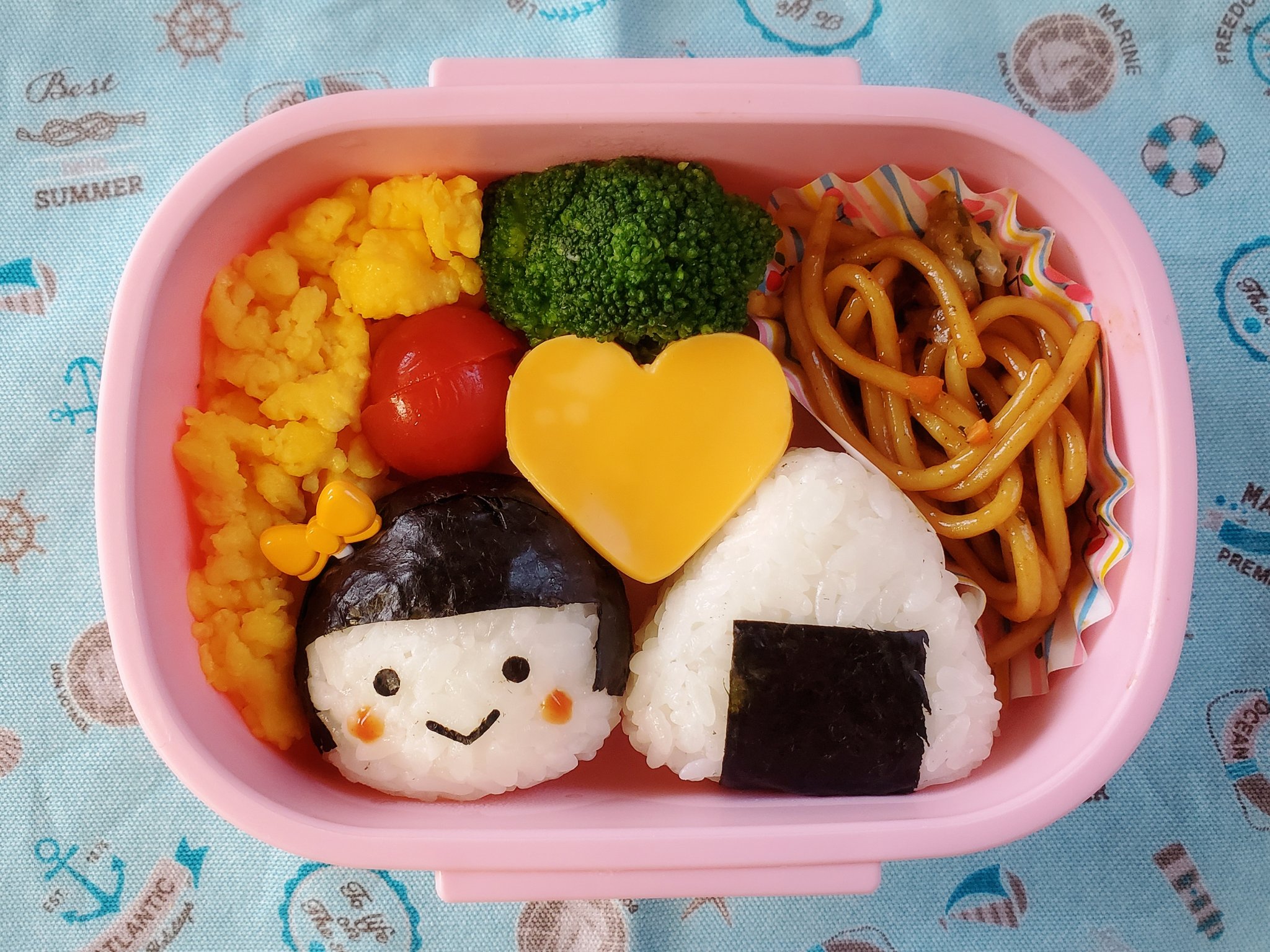 みずき 今日のお弁当 木曜日は大体キャラ弁おやすみ これでも娘は喜んでくれるから嬉しい お弁当 おにぎり タコさんウインナー 幼稚園 お弁当記録 T Co Cjcvtapitp Twitter