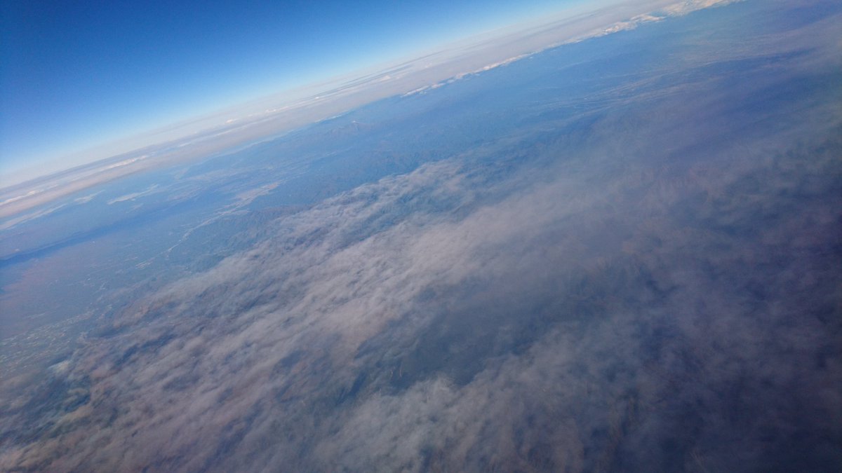 chihi29's tweet image. 景色とか地形とか見るの楽しすぎて
ずーっと窓の外見ている。。。

#gogoinflight