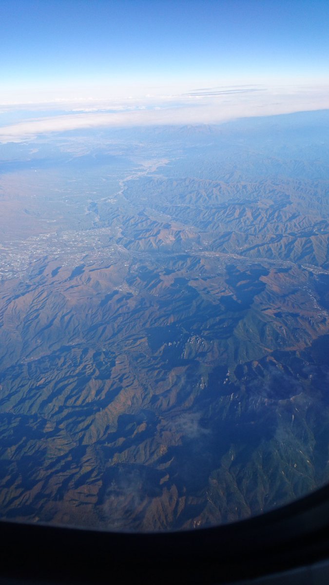 chihi29's tweet image. 景色とか地形とか見るの楽しすぎて
ずーっと窓の外見ている。。。

#gogoinflight