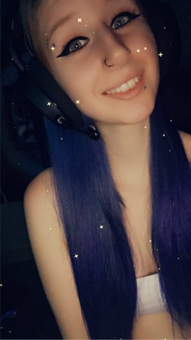 We out here streaming again!   https://t.co/osvt3a4QV5 https://t.co/23wlFoQWAN