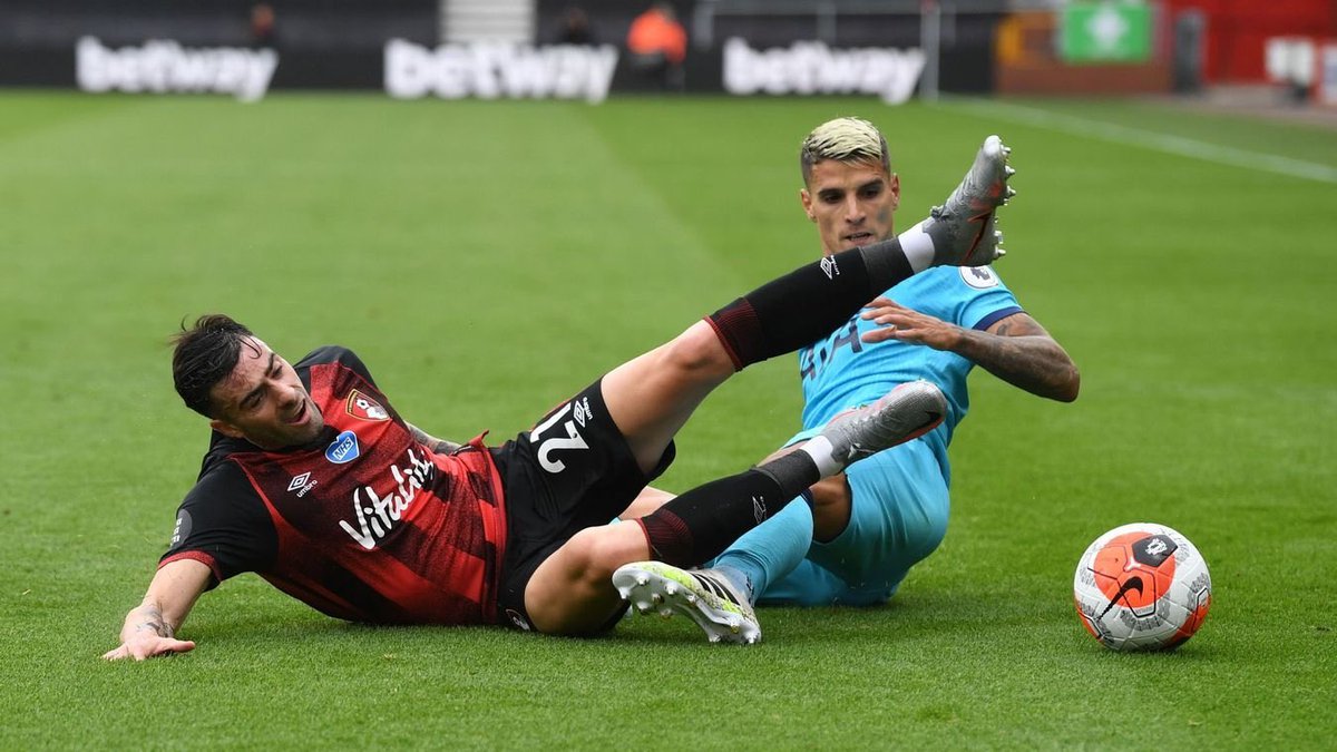 ExtremeFootbal4's tweet photo. #FootballTeasers 555.
Clue (a)
After 1487 minutes of one Premier League season, this footballer scored five goals with his right foot, one with his left and zero with his head. He got one assist, one yellow card and conceded 31 fouls
????????????
#ExFE #PremierLeague #RightFooted https://t.co/PQ8BhvNI8j