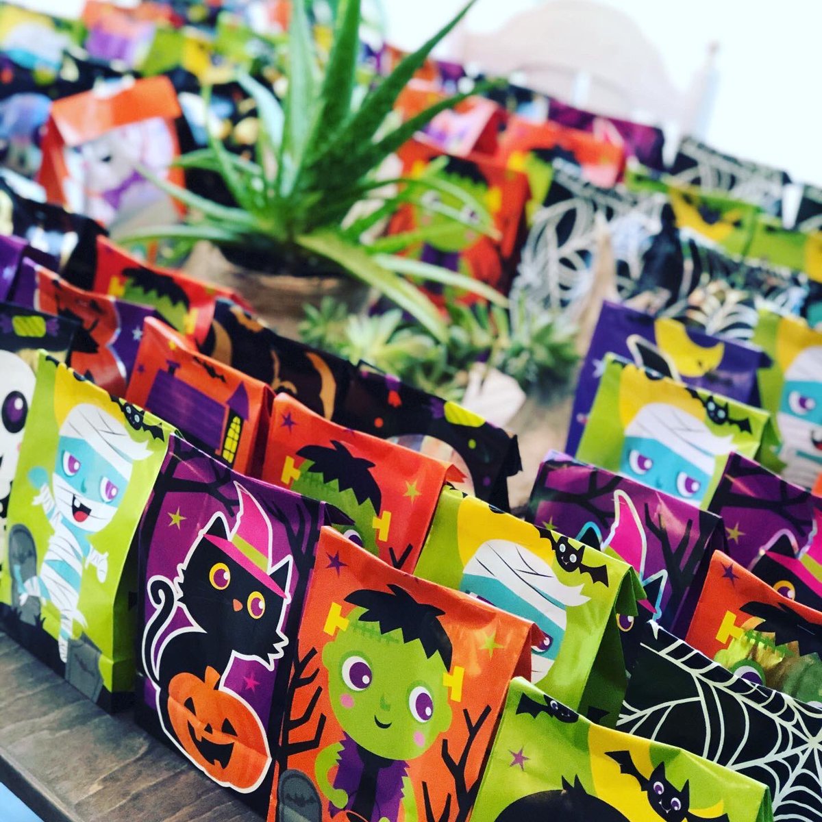 KellyLSilverman's tweet photo. We are officially Halloween 🎃 Covid 19 👻 2020 ready. These will sit for a week to be safe and then hopefully we’ve got lots of little goblins! #redpumpkinproject @Nestle 🧡🎃🧡🎃 https://t.co/dhnFgPiR6c