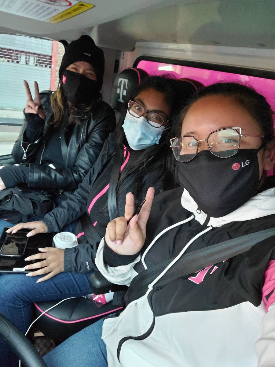 It's always a special day when you get to experience @TMobileTruckBQ 🤗
#NEROCKS #TheNewTmobile #TeamMagenta 
.

<a href="/tmobilecareers/">T-Mobile Careers</a>
<a href="/leandranyc/">Leandra M.</a> <a href="/Unchristopher1/">Christopher Castro</a> @MariaFigueirido <a href="/CKellyBKallday/">Chris Kelly</a>