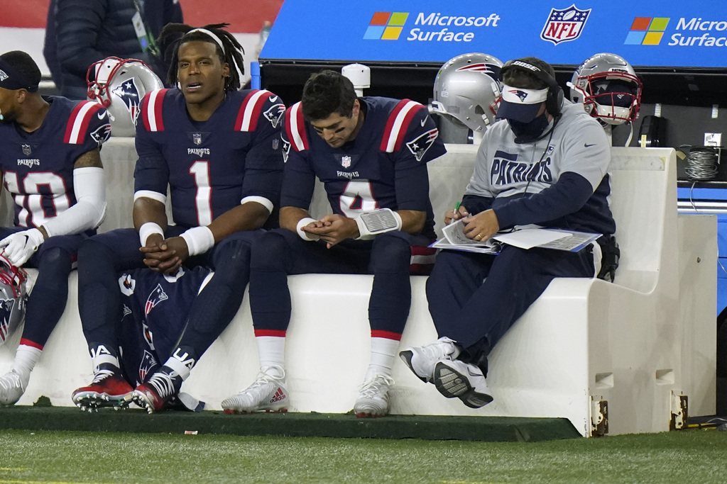 ESPNInsights's tweet photo. The Patriots 27 point loss was their largest home loss under Bill Belichick, and tied for the 2nd-largest loss overall. 

They had gone 286 straight games without a 3-game losing streak. That is the longest span between 3-game losing streaks in NFL history.

H/T @EliasSports https://t.co/ZSNvZ5kQZj