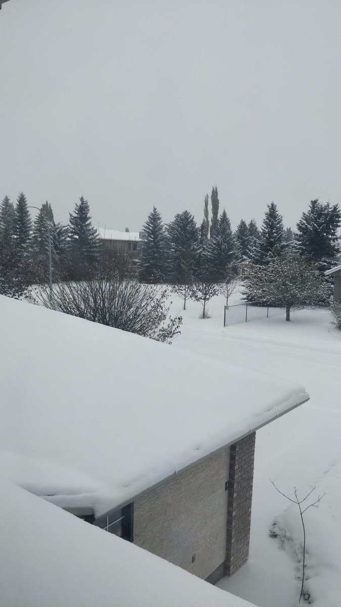 robertsonprog's tweet photo. While we in #Ontario were enjoying the lovely warm weather this past weekend, #Calgary was getting snow! For this #MondayMathChallenge calculate the distance, longitude and latitude between Calgary and Toronto! What do you think caused the change in weather? @APHDatOISE @OISEUofT https://t.co/S1NBJITAc7