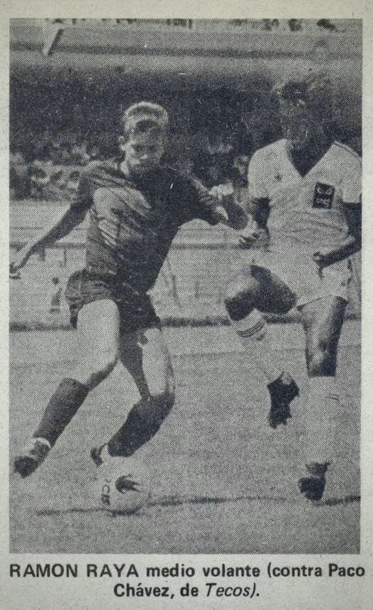 RAMONRAYA23's tweet photo. Un 25 de octubre, pero de 1986, debuté oficialmente en 1a división con los Pumas. La foto es de 2 ó 3 semanas después. Debutar en 1a es el sueño de muchos niños y yo fui afortunado en poder cumplirlo. Hace 34 años ya. https://t.co/OUZDBMIljT