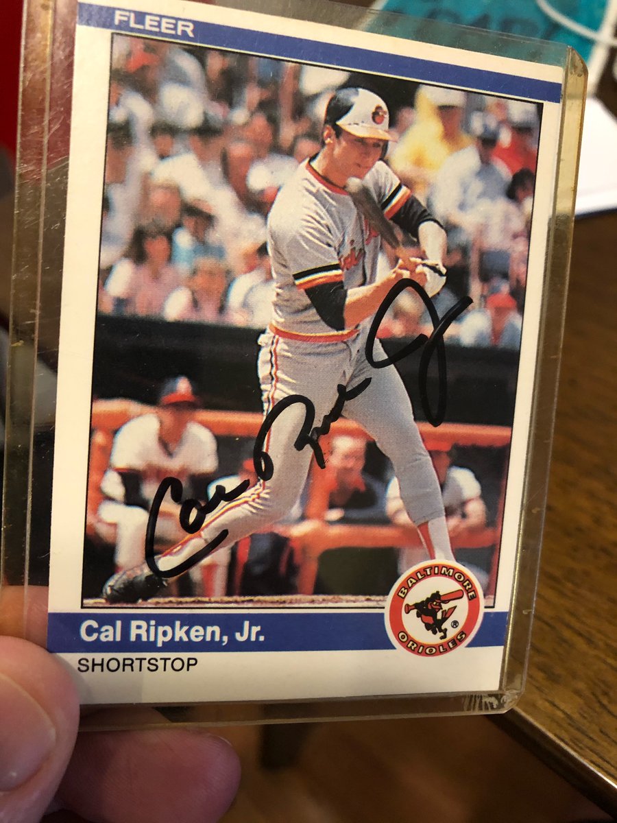 Look what I just pulled outta the #junkwax collection!
#CalRipkenJr #IronMan #Autograph #Fleer #BAL #Orioles #junkwaxheroes https://t.co/QMfsYpW3rg