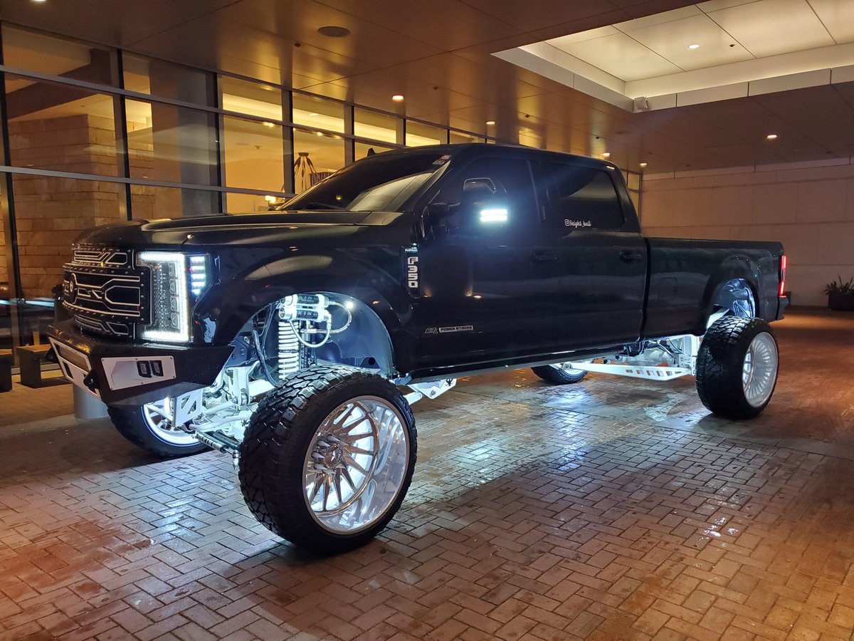 TyHigginsAg's tweet photo. Everything is bigger in Texas...even my rental car! #okaynotreally #checkouttheboatspeakersontheback #truckenvy https://t.co/nO9kGaI2MM