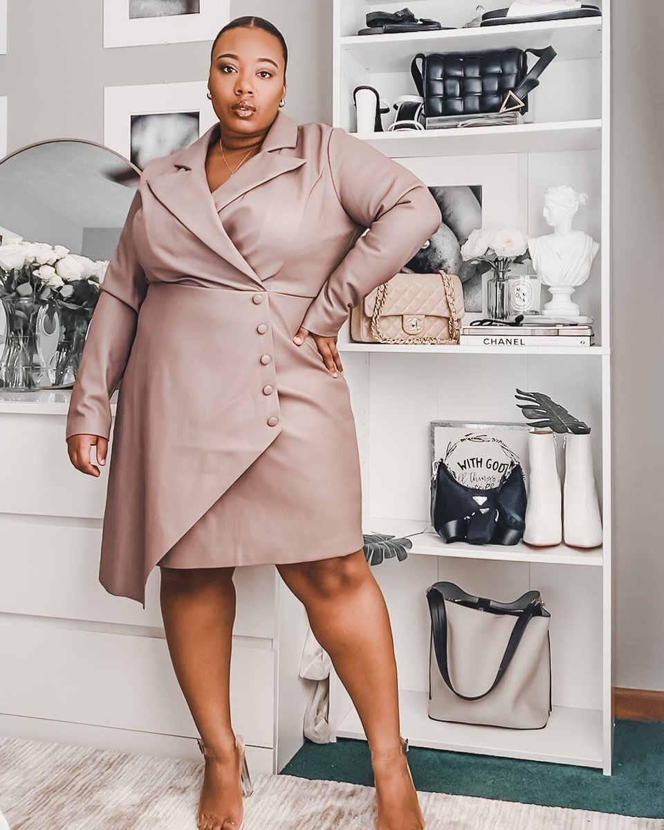 ELOQUII's tweet photo. Which wine pairs well with looking as flawless as @AsSeenByLauren ? #XOQ #BlackCreativesProject
Shop the Asymmetrical Faux Leather Dress: https://t.co/VDDEzt4XxE https://t.co/gM7hxITonG