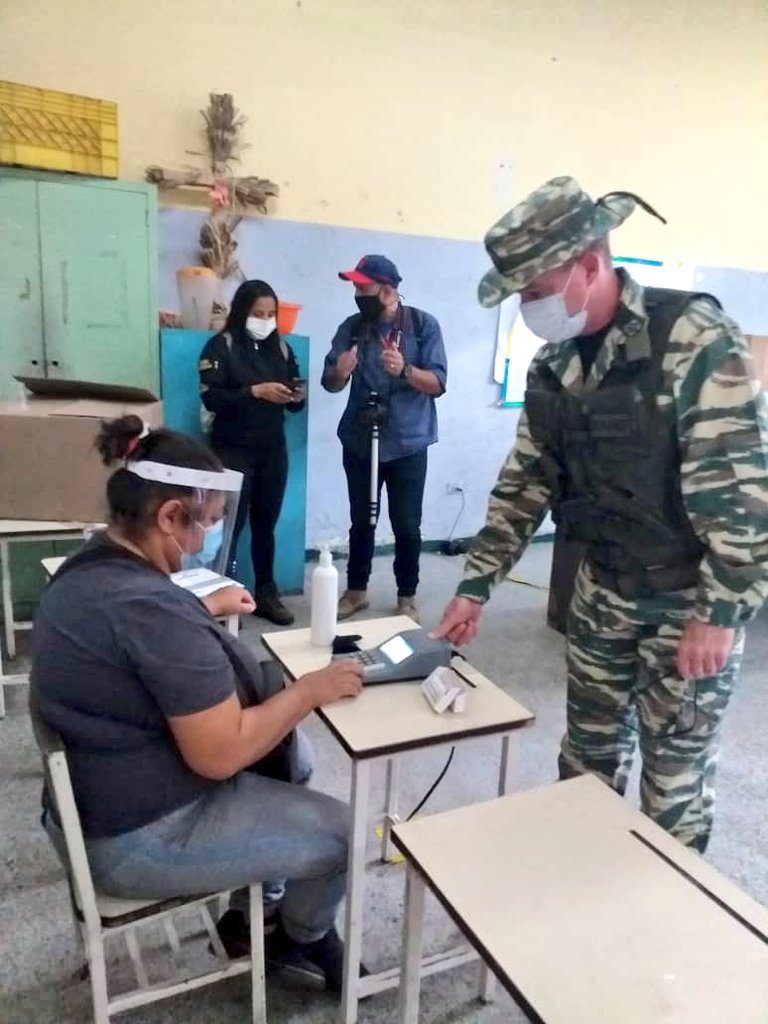 🇻🇪 El Comandante Supremo Hugo Chávez reivindicó a la #FANB dándole sus plenos derechos políticos, y hoy el Pueblo venezolano en perfecta unión cívico-militar, hemos ejercido nuestro derecho democrático al sufragio durante el #SimulacroGarantiaDePaz.